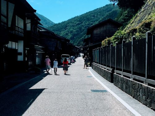 中山道の宿場町「奈良井宿」では、ノスタルジックなカフェや雑貨巡りも！