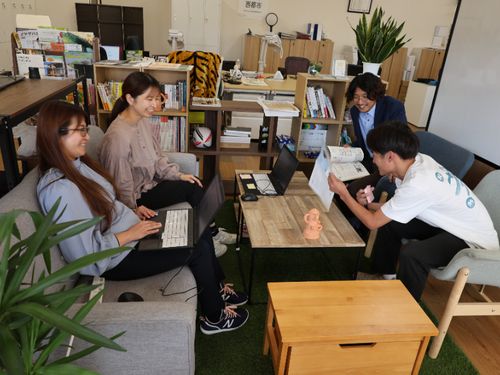 スタッフのほとんどが30代。8割以上が西都市外からの移住者です◎
