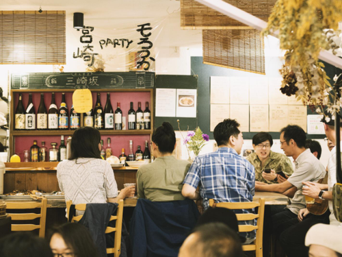 拠点となる東京台東区谷中のさんさき坂カフェ。地域の中と外の人を結ぶ下町カフェ。