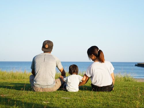 海辺の暮らしを満喫する現役協力隊の松浦さんfamily