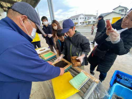 海苔すき体験中！！