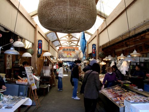 大正町市場（商店街）の様子です。