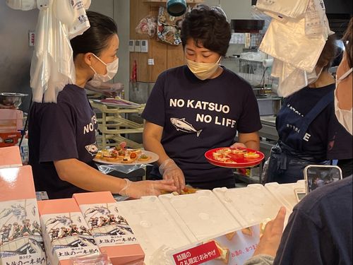 商品の販売促進の打ち合わせ中