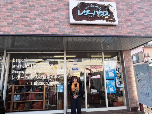 お店外観とオーナー福永様
