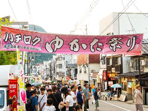 季節ごとに様々なイベントが行われる湯沢町の様子