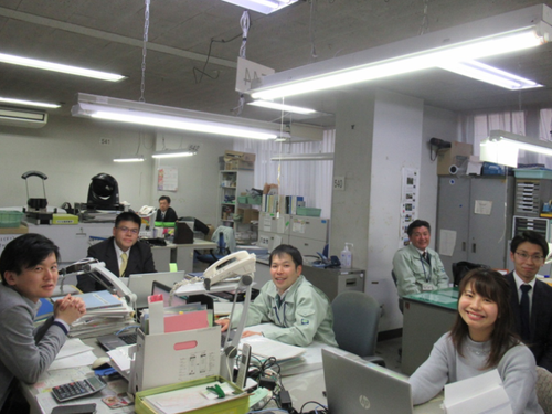 八女市役所のオフィスは、和気あいあいとしてます