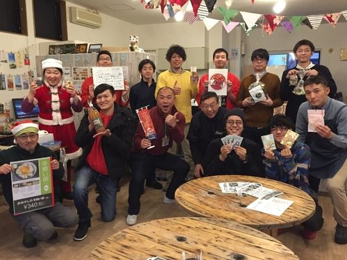 他地域の協力隊員との交流も推奨しています。（道南協力隊マルシェの様子）