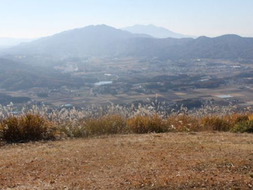山に抱かれた茂木町の遠景