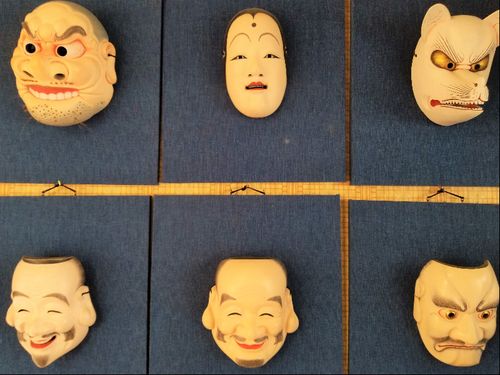 いろいろな種類の神楽面