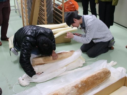 石棒の観察中