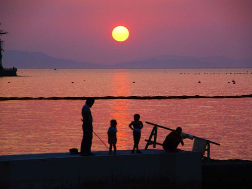 町内海岸から見える夕陽は夕陽百選に選ばれています！