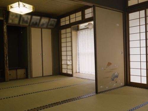 外観からはわからないが和室がメインの造り。