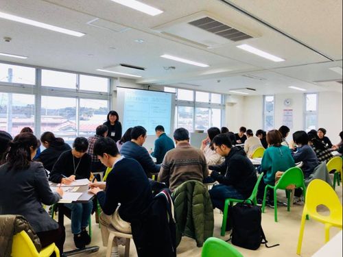 地域内外から講師を呼びし、住民の学びの場を広げている。