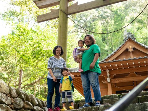地域の中心である銀鏡神社は、遊び場兼憩いの場であり、みんなにとって大切で神聖な場所。
