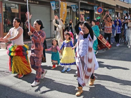 青年海外協力隊のまちなので、国際色豊かです