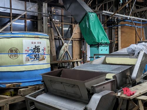伝統的な製法、木造建築の姿が残る酒蔵です。