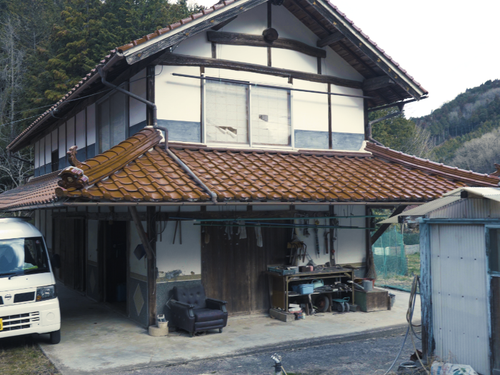 物件付属の納屋。十分な広さで古民家カフェなどもできちゃうかも。