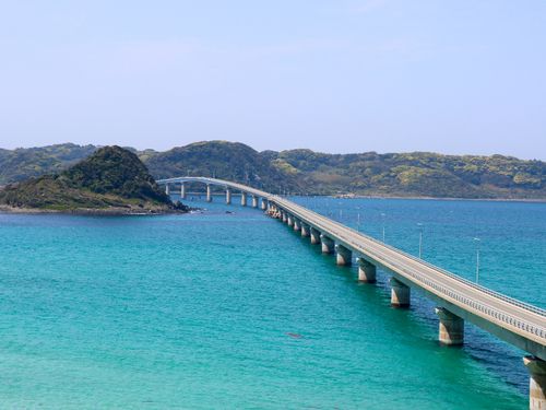 コバルトブルーの美しい海に囲まれた絶景「角島」
