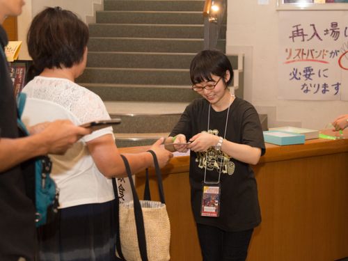 お客様へのご案内の様子