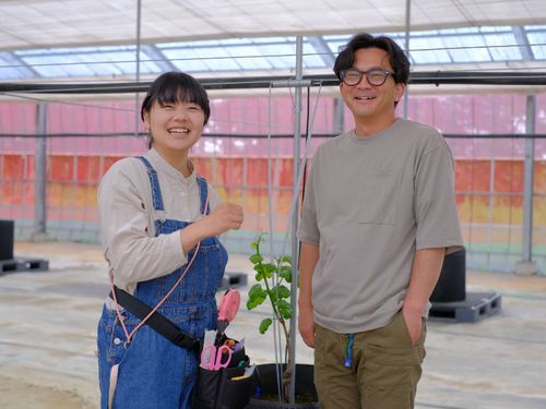 プロジェクトに挑戦する高橋さん（右）と永井さん（左）