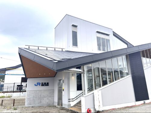 石部駅舎が新しくなり、南北通路もバリアフリーに