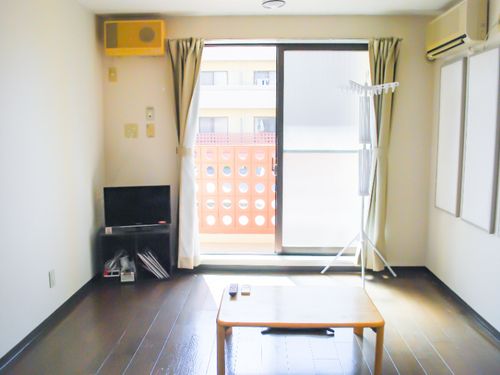 お部屋は１K（約9畳）。大人２人と子ども１人まで利用可。