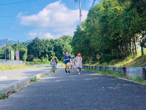 学校終わったー！早く遊びたい♬
