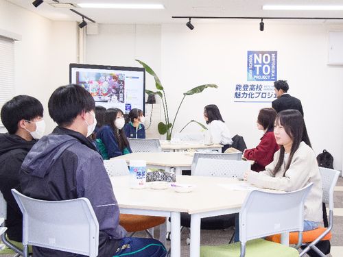 卒業生と語り合う能登高校生