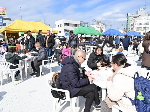 「渋川駅前nin dakari(にんだかり)」の様子