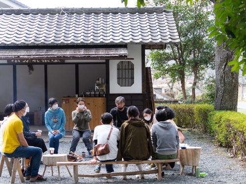 公園のカフェで休日時間を過ごしてみる