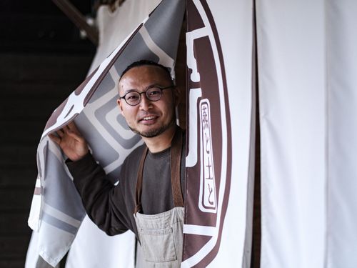 案内人でもある燕と土とのオーナー中島綾平さん