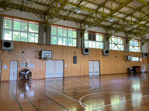 県内初！体育館にエアコン設置
