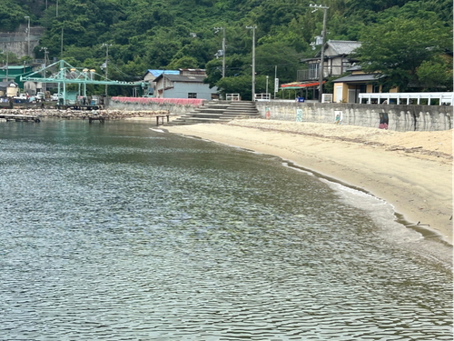 初めて海に入る子も多い清水の浜海水浴場