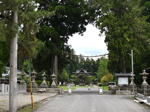 広い境内の馬見岡綿向神社。日野祭の日はここに人が溢れます
