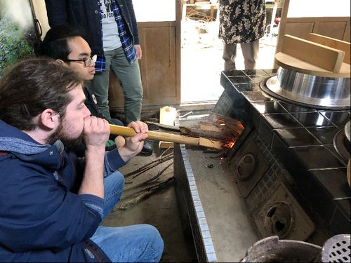 「おくどさん（かまど）」で炊飯体験