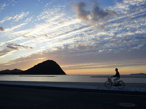 自然に囲まれているので、春〜秋は仕事帰りにのんびり夕陽を見ることも可能！
