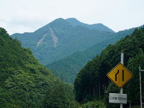 川上村は面積の95%が山林で占めており、中心を流れる吉野川・紀ノ川がとても印象的な村です。