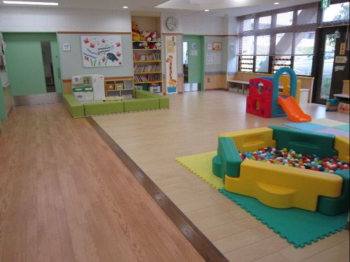 福生市子ども応援館「ふれあいひろば」の様子