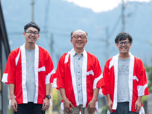 △RENEWのはじまりの３人、左から新山直広さん、谷口康彦さん、森一貴さん