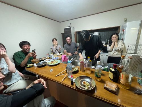 月に１回ほど街に住む色んな方をゲストとして招待。住人以外とも交流できます。
