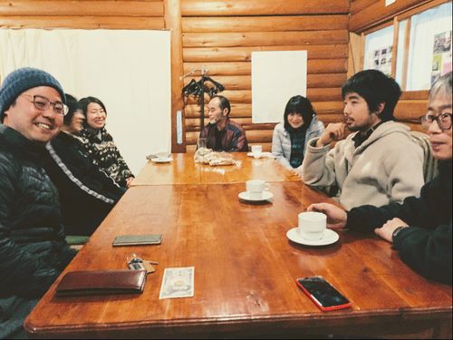 ミーティング重視。何事もまず話をするところから