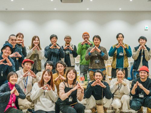 昨年度のツアー参加者との集合写真