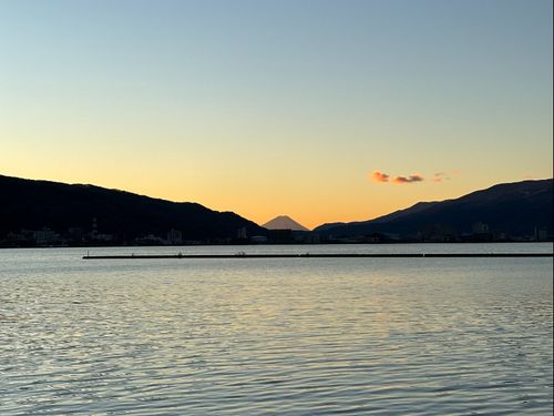諏訪といえば、諏訪湖！下諏訪町からは富士山を望めます。