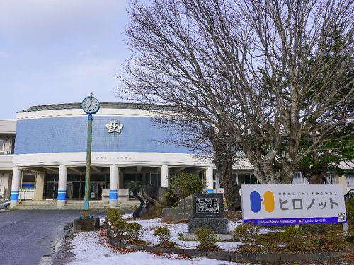 閉校した中学校を活用したヒロノットの外観