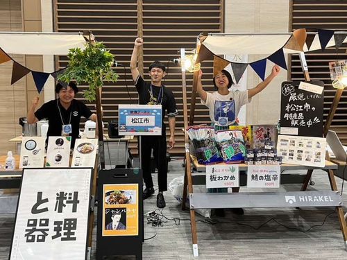 イベント出展の様子（協力隊員と担当）