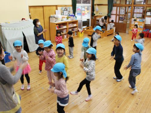 保育や介護に関係する施設を見学　©︎北の山保育園