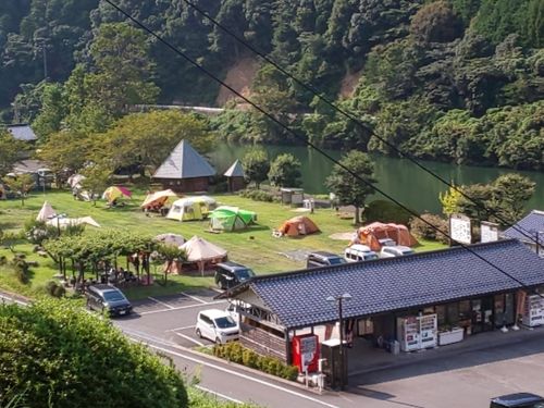 温泉近隣施設（温泉公園、地元農産物直売所）