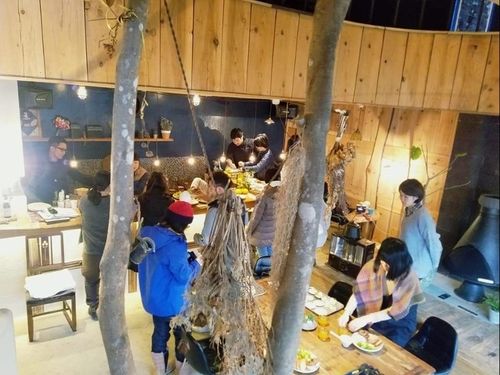 ヒトに出会うご縁の旅　柑橘boyが夏みかんジュースしぼってます！
