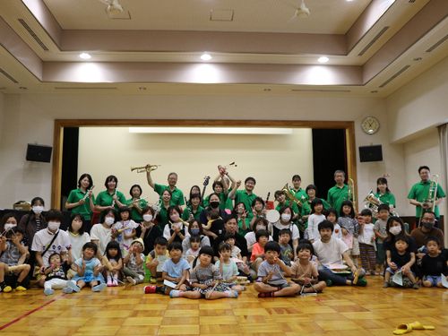 楽器であそぼ　音楽に触れる日のようす