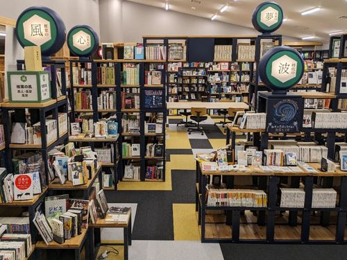 椎葉村図書館「ぶん文Bun」の本棚たち